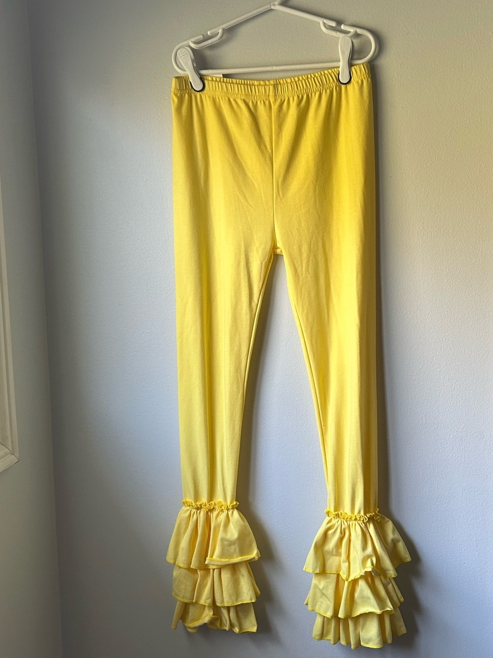 NWOT Yellow Print Ruffle Hem Boutique Leggings Girls